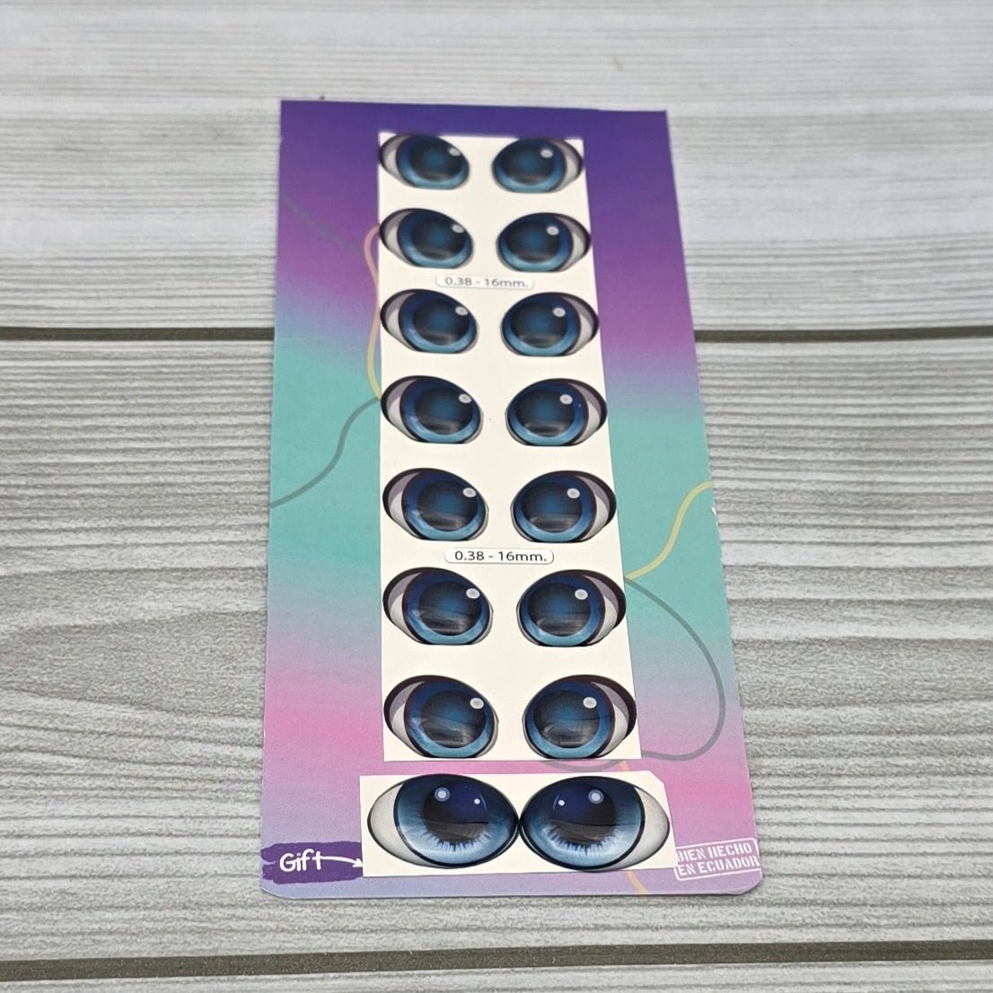 3D eyes measuring 16mm Code 038D16