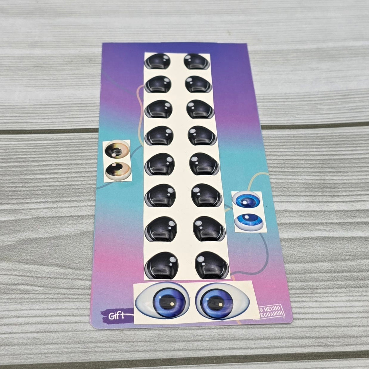 Yeux 3D mesurant 13 mm code 084D13