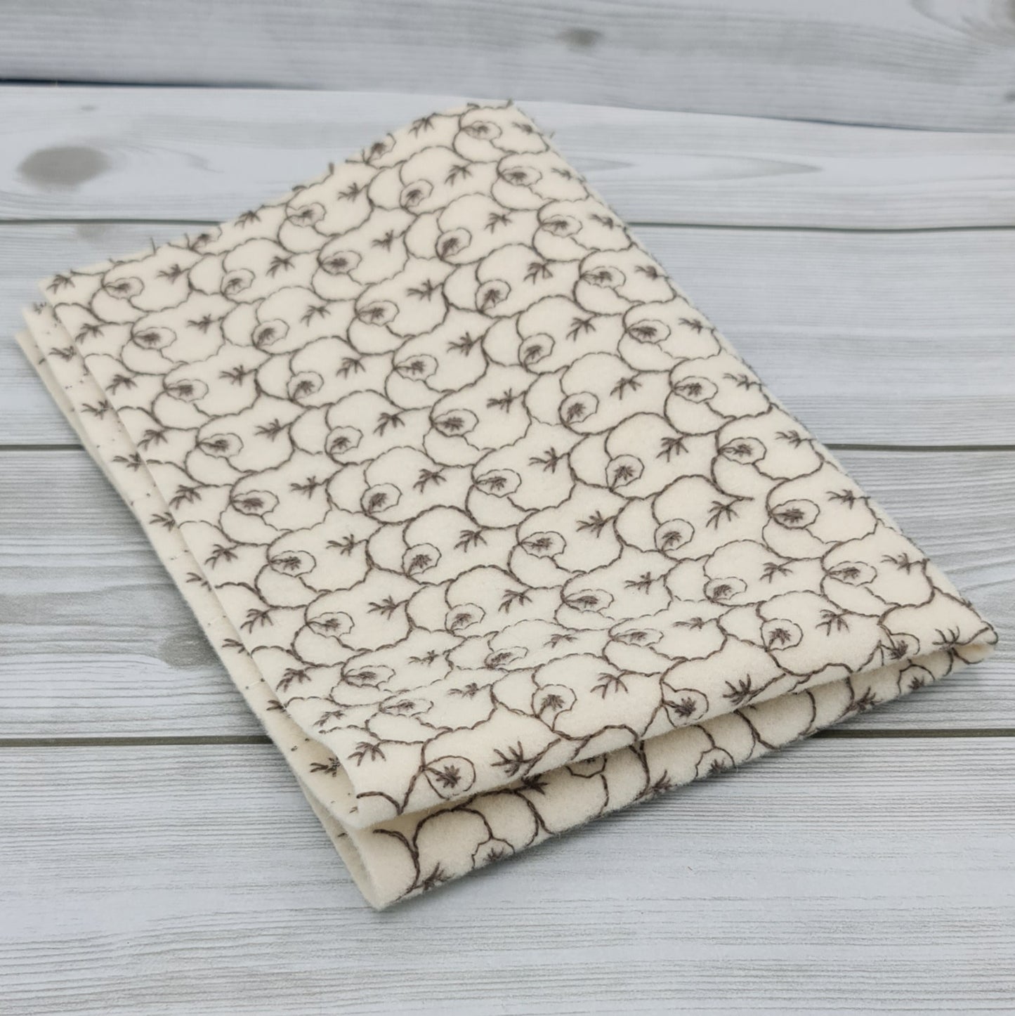 Feltro Ricamato Lana Latte