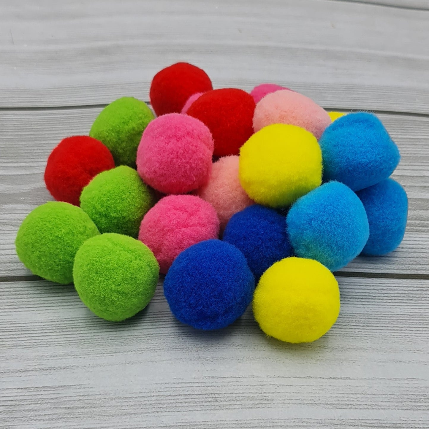 Assorted Pom Poms Artemio