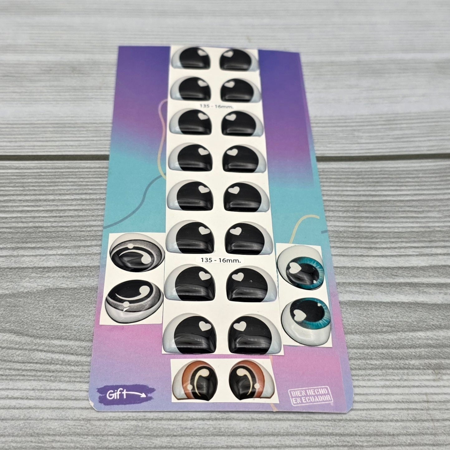 3D eyes measuring 16mm Code 135D16
