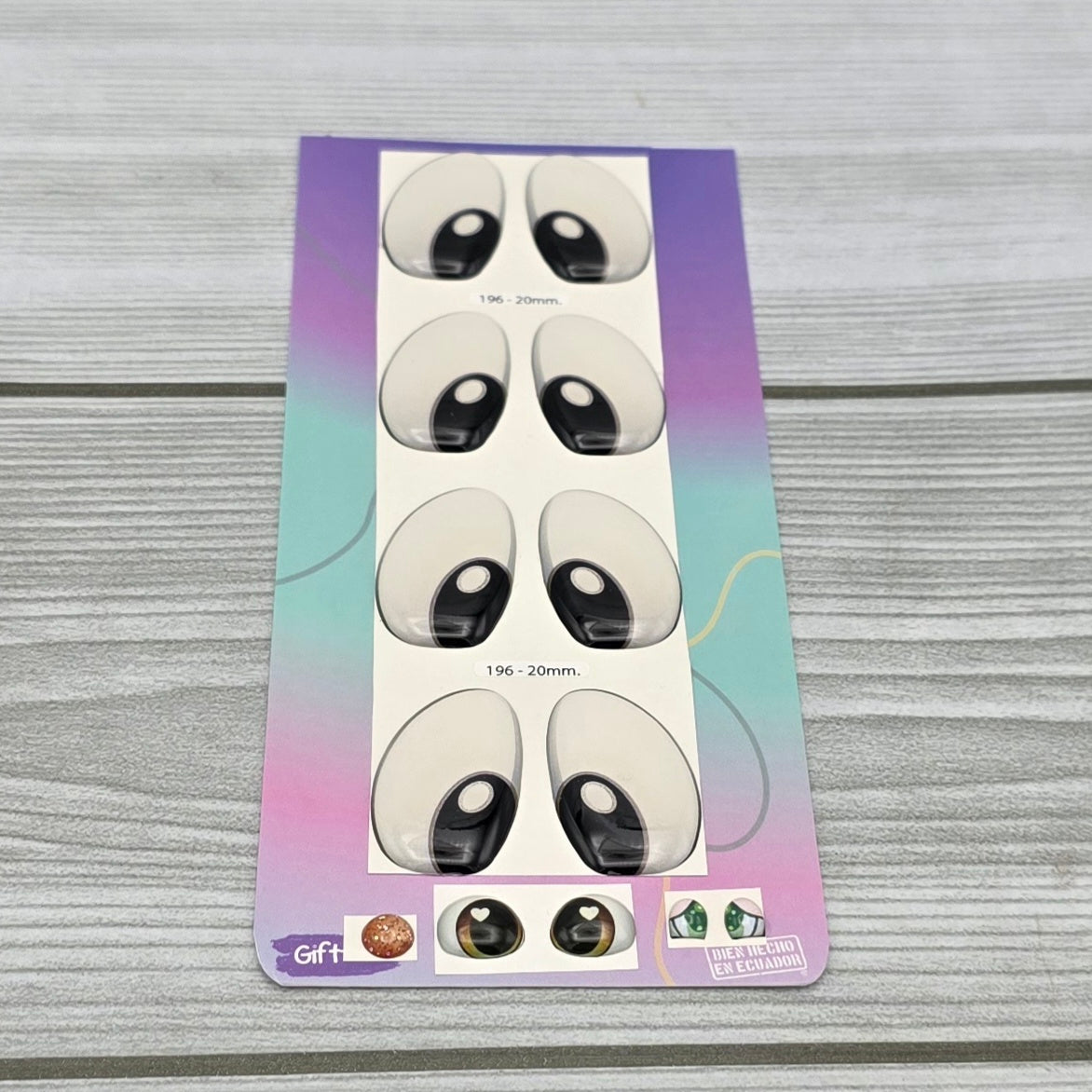 3D eyes measuring 20mm Code 196D20