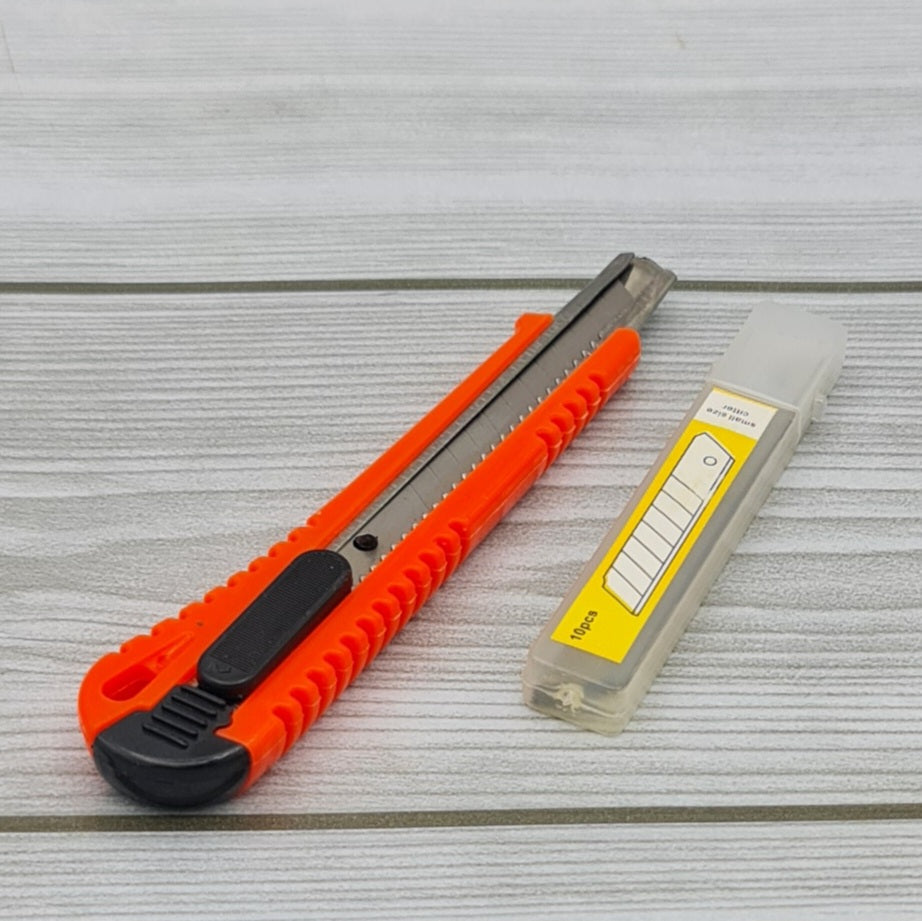 Cutter 9mm con Ricambi Gogolandia