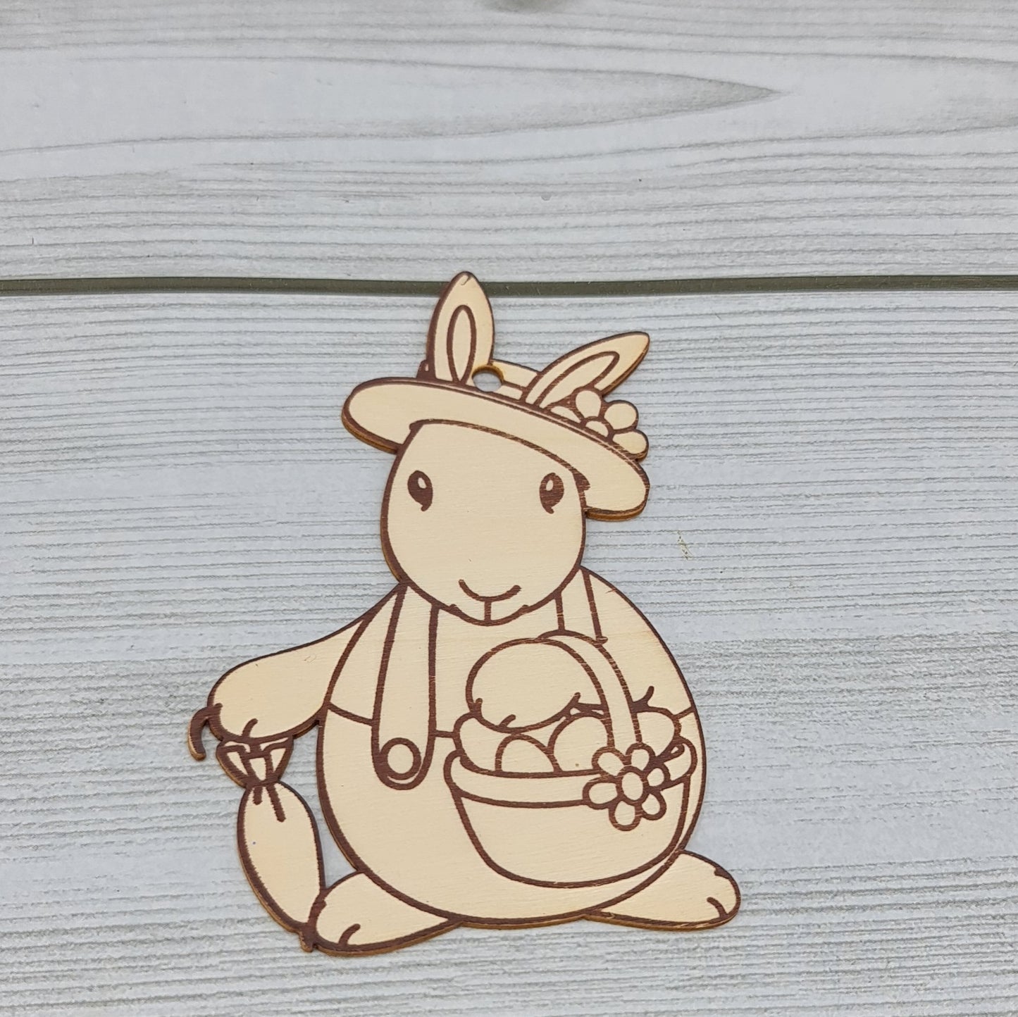 Lapin avec panier Artemio