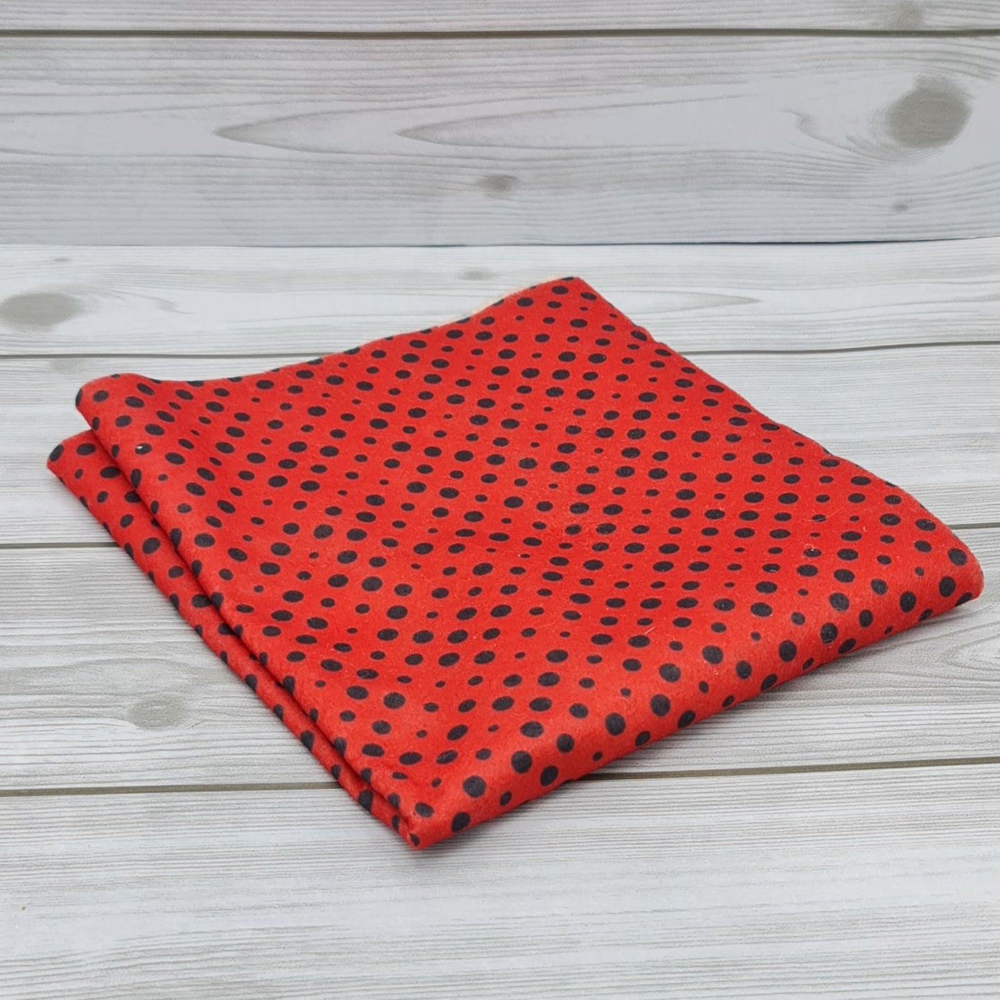 Pannolenci Stampato Rosso Pois Neri Cod. PRIM-12