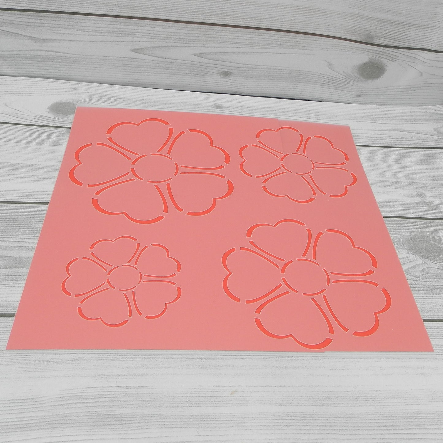 Pochoir rose en polypropylène