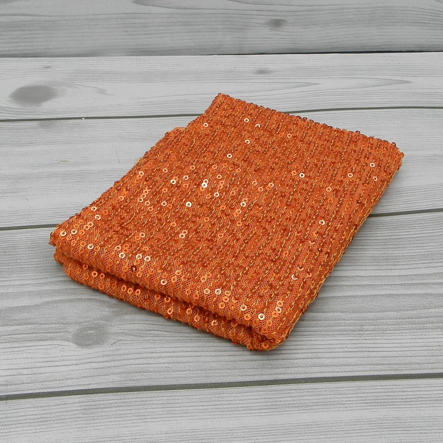 Tissu à paillettes dorées