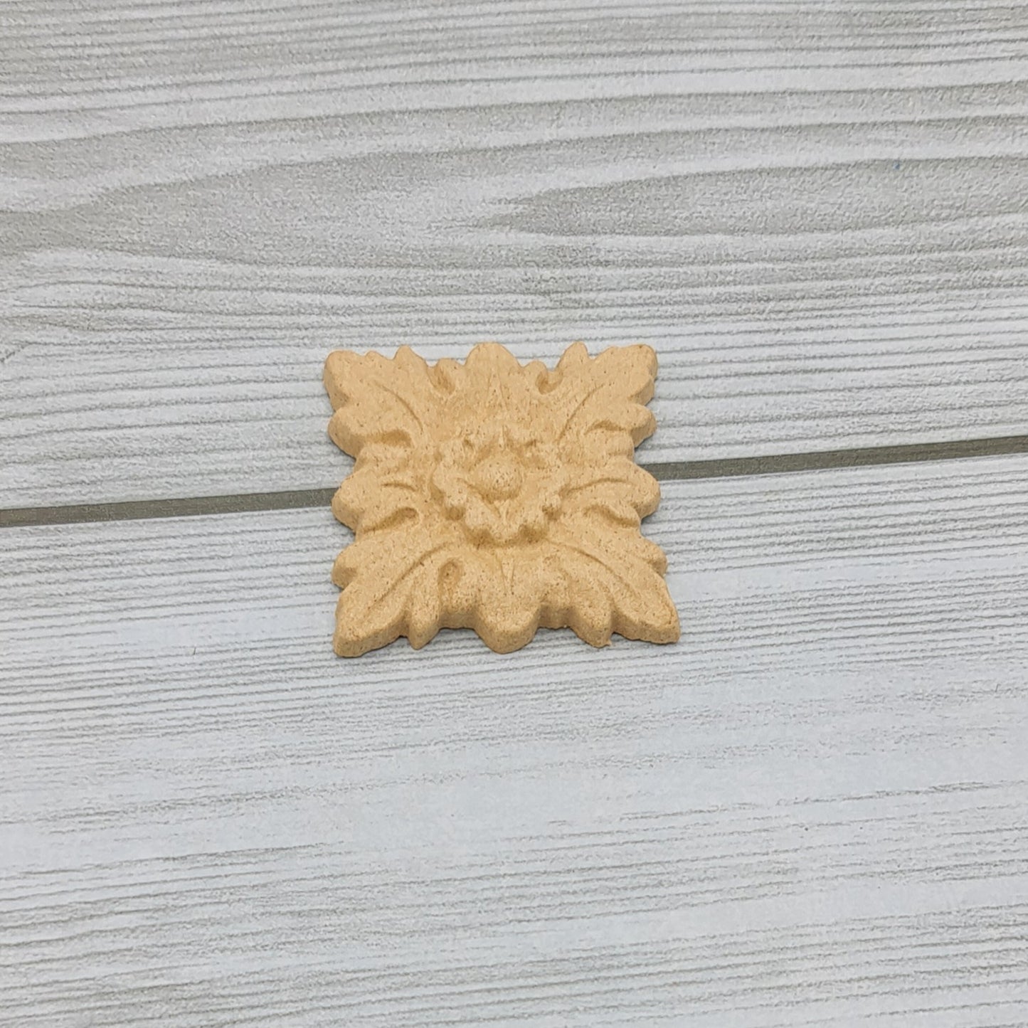 Medium Acanthus Square Code 7986