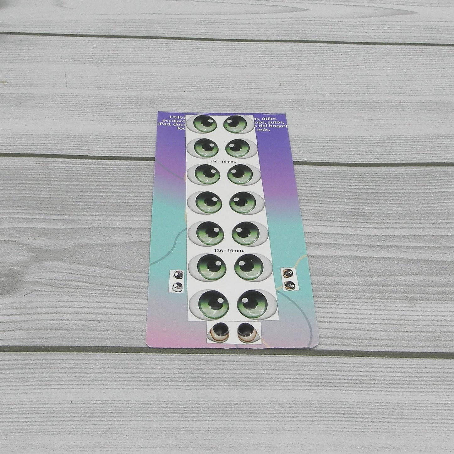 Yeux 3D mesurant 16 mm Code 136D16