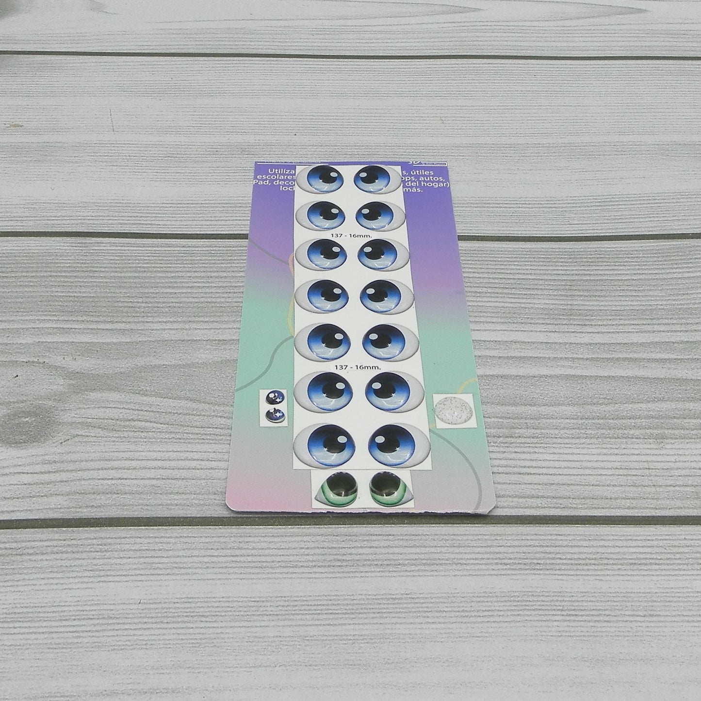 Yeux 3D mesurant 16 mm Code 137D16
